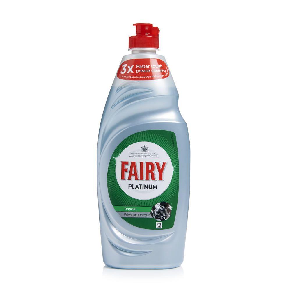 Fairy — обезжиривающее средство для мытья посуды. Цена — около 100 рублей.