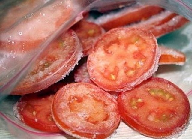 В морозильной камере помидоры можно хранить не меньше полугода